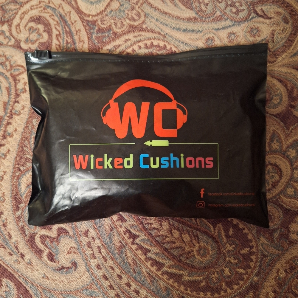 Wicked Cushions NWT 90s Retro White - WC SWEATZ